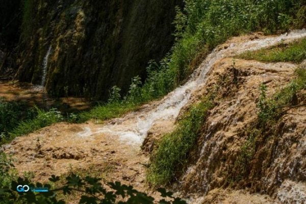 terase de calcar la cascada clocota din statiunea geoagiu bai