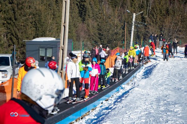 schiori banda transportoare statiunea rausor din retezat