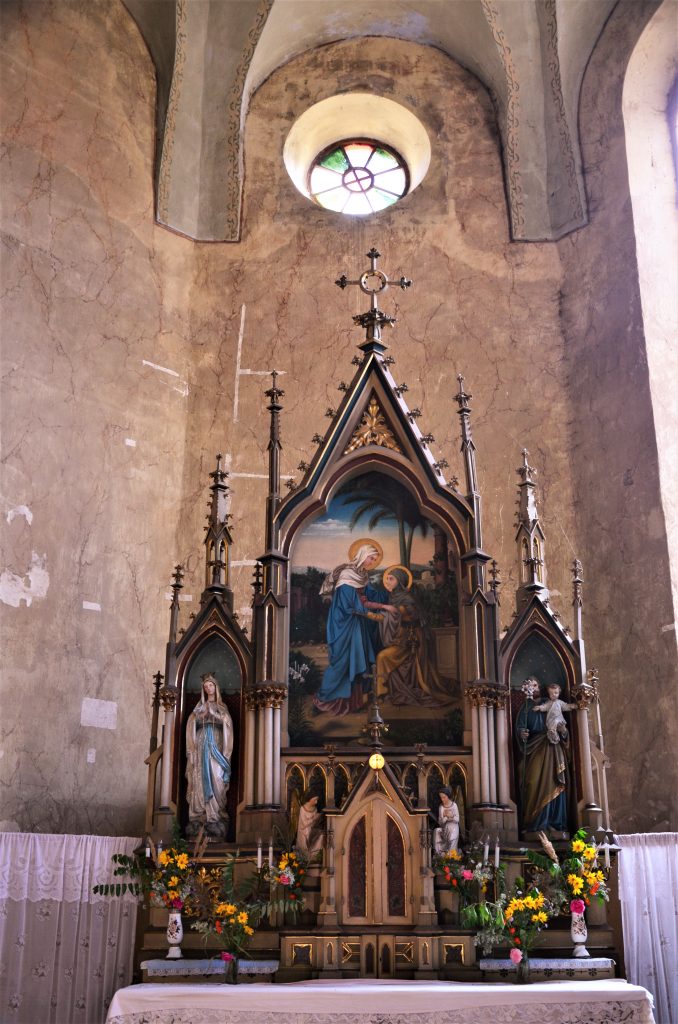 altar manastirea franciscana baia de cris