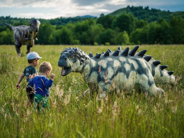 copii la dinosaur world transylvania