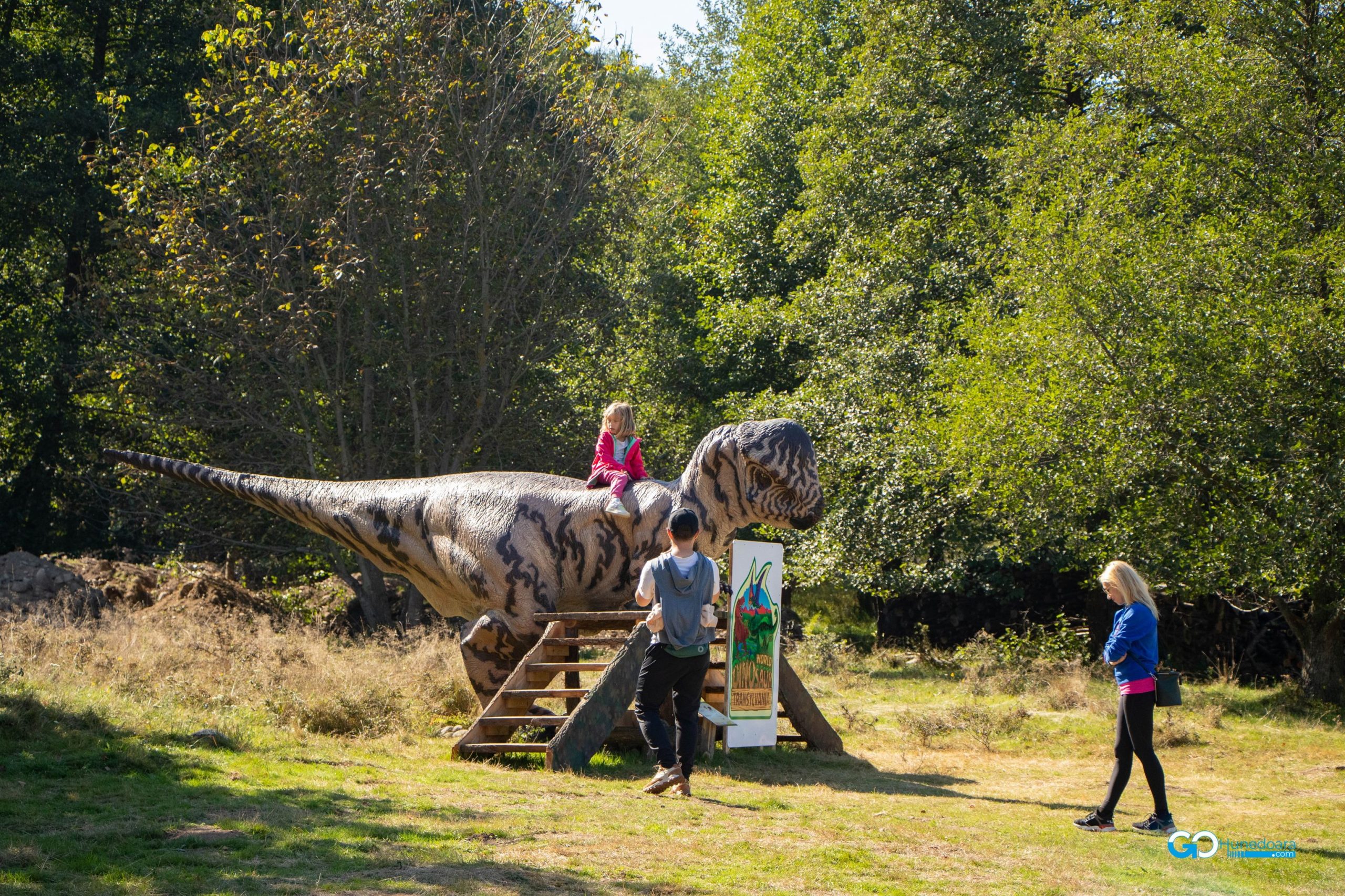 Dinosaur World Transylvania, un parc tematic complex, la poalele Retezatului