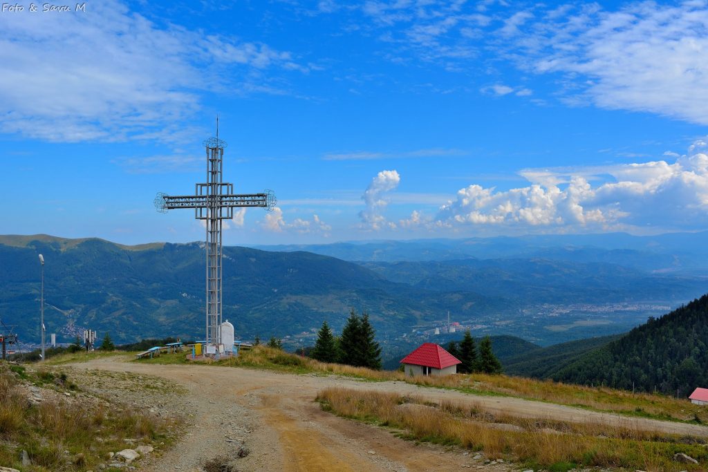 obiective turistice din judetul Hunedoara crucea eroilor de la straja