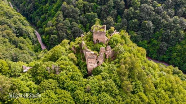 cetatea colt un important obiectiv turistic din tara hategului