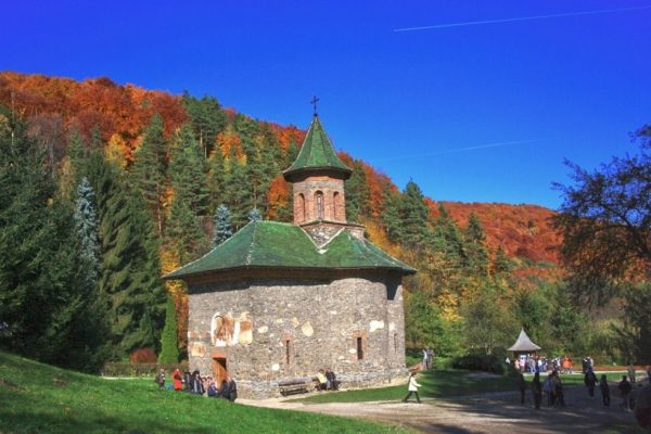 manastirea prislop cel mai important obiectiv turistic din tara hategului