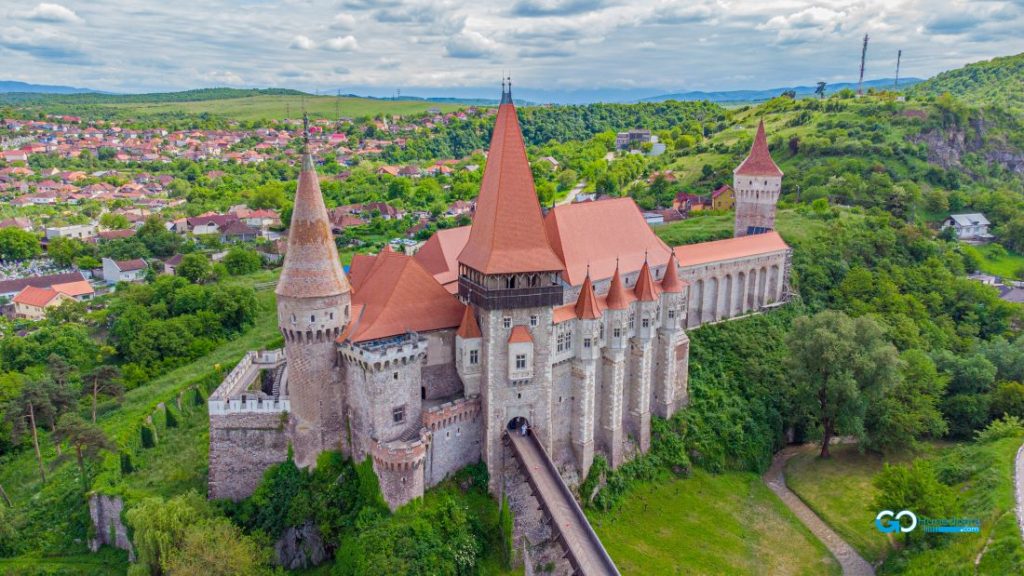 castelul corvinilor din drona top obiective turistice județul hunedoara