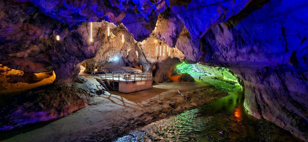 pestera bolii in top obiective turistice din judetul hunedoara